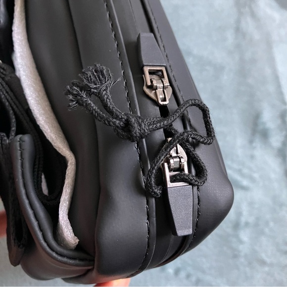 Authentic Fear Of God sling bag/canguro - Picture 7 of 8